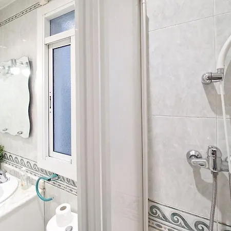 Апартаменты Suites4days Parallel *